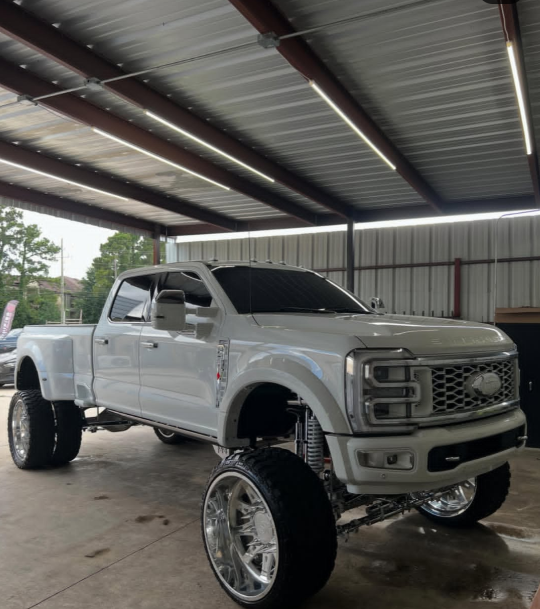 Lifted Ford Super Duty detail