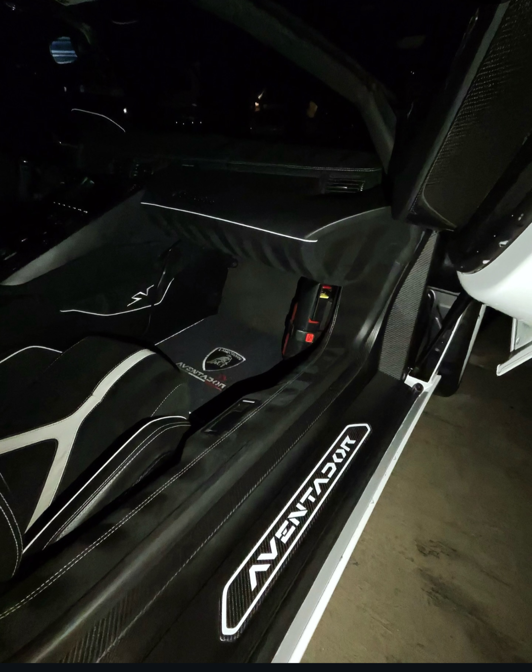 Lamborghini Aventador SV interior detail
